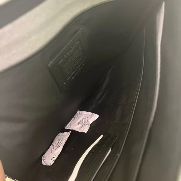 New Authentic Coach L Zip Black Pebbled Leather Portfolio - Picture 3 of 3